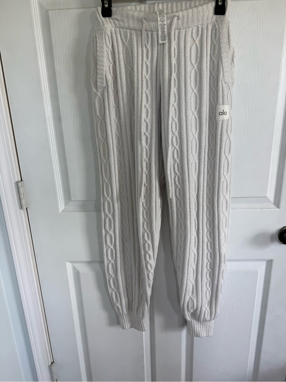 Alo Yoga Cable Knit Winter Bliss Pant Ivory XS Cozy Sweater Joggers Fall Winter